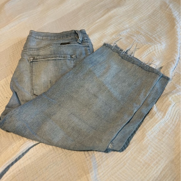 Kancan button fly capris - Picture 5 of 5